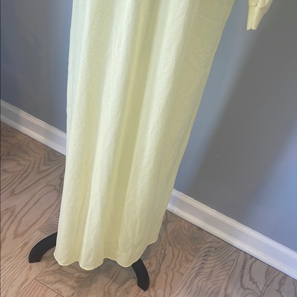 Yellow Nightgown with Embroidered Collar vintage light fabric - Picture 2 of 4